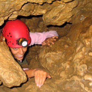 Höhlentouren in der Fränkischen Schweiz - durch enge Schlufe kriechen und klettern