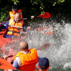 Kanutour als Teambuilding in der Fränkischen Schweiz - Zusammenhalt, um gemeinsam ins Ziel zu paddeln